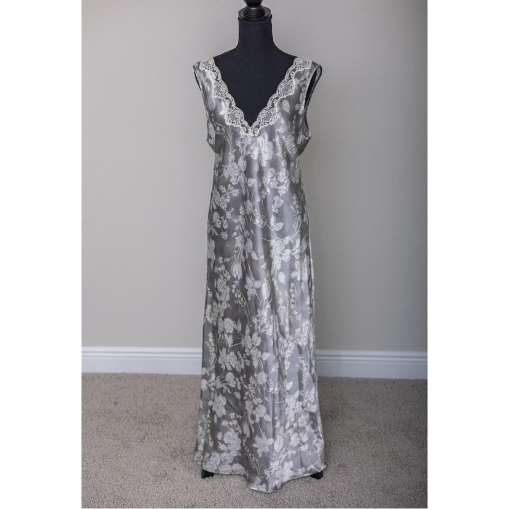 Vintage Valentino Intimo Nightgown Matching Robe Size Medium Saks Fifth Avenue